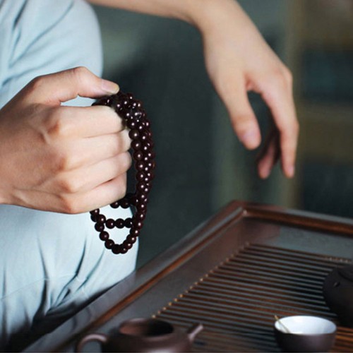 108 Mala Beads Small Leaf Red Sandalwood Amber Bracelet 108 Mala Beads Small Leaf Red Sandalwood Amber Bracelet
