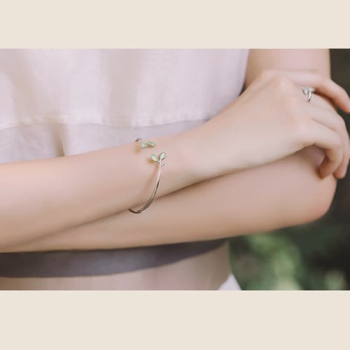 Leaf Pattern Cat Eye Support Cuff Bangle