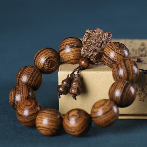 Rosewood Green Sandalwood Dragon Carved Bracelet Rosewood Green Sandalwood Dragon Carved Bracelet