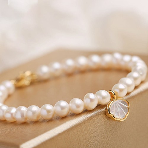 14K Gold Plated Pearl Crystal Shell Charm Bracelet 14K Gold Plated Pearl Crystal Shell Charm Bracelet
