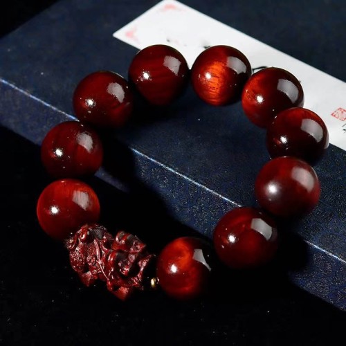 Small Leaf Red Sandalwood PiXiu Bracelet Small Leaf Red Sandalwood PiXiu Bracelet
