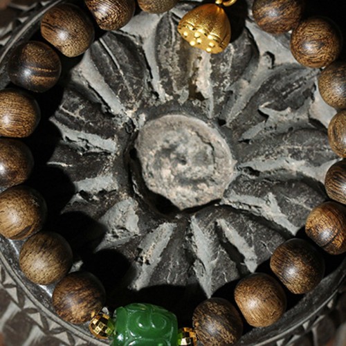 999 Gold Brunei Agarwood Cyan Jade Lotus Bracelet 999 Gold Brunei Agarwood Cyan Jade Lotus Bracelet