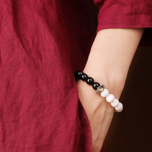 925 Sterling Silver Black Obsidian White Shell Yin Yang Bracelet 925 Sterling Silver Black Obsidian White Shell Yin Yang Bracelet