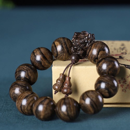 Rosewood Green Sandalwood Dragon Carved Bracelet Rosewood Green Sandalwood Dragon Carved Bracelet