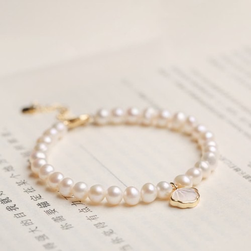 14K Gold Plated Pearl Crystal Shell Charm Bracelet 14K Gold Plated Pearl Crystal Shell Charm Bracelet