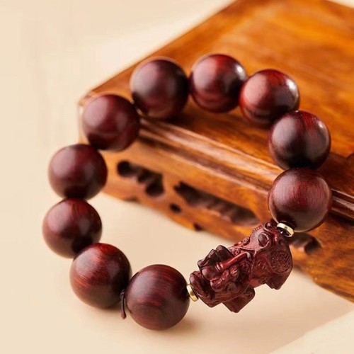 Small Leaf Red Sandalwood PiXiu Bracelet Small Leaf Red Sandalwood PiXiu Bracelet