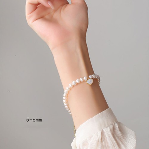 14K Gold Plated Pearl Crystal Shell Charm Bracelet 14K Gold Plated Pearl Crystal Shell Charm Bracelet