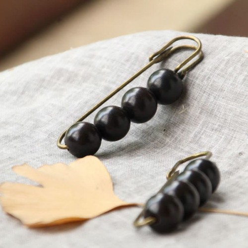 Vintage Sandalwood Agathis Ebony Beads Healing Brooch Vintage Sandalwood Agathis Ebony Beads Healing Brooch