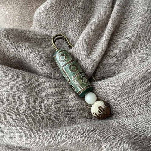 Nine-Eye Dzi Bead Bodhi Seed Lotus Protection Brooch Nine-Eye Dzi Bead Bodhi Seed Lotus Protection Brooch