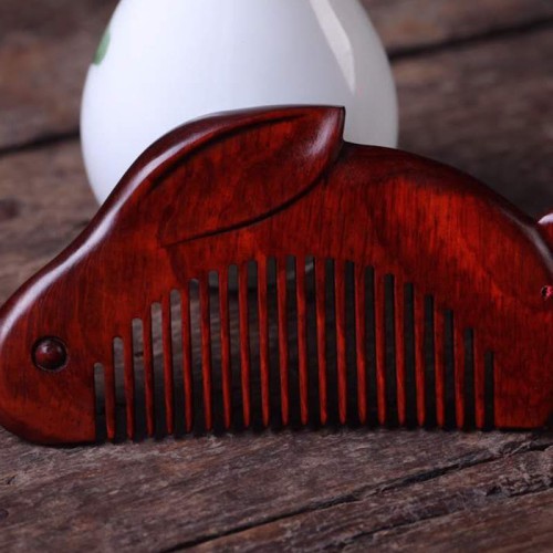 Small Leaf Sandalwood Bunny Comb with Gift Box Small Leaf Sandalwood Bunny Comb with Gift Box