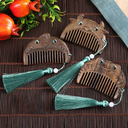 Chinese Zodiac Green Sandalwood Peace Mini Comb Chinese Zodiac Green Sandalwood Peace Mini Comb