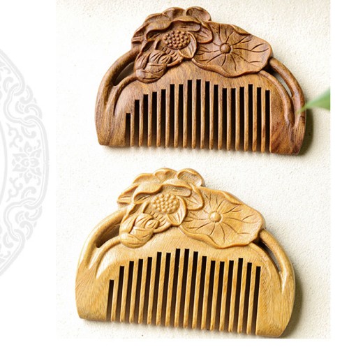 Natural Green Sandalwood Lotus Engraved Soothing Comb Natural Green Sandalwood Lotus Engraved Soothing Comb