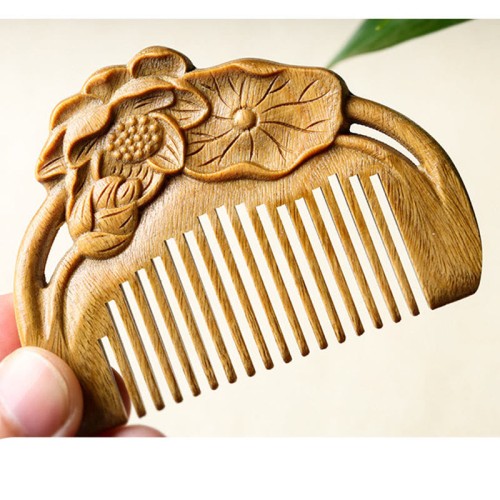 Natural Green Sandalwood Lotus Engraved Soothing Comb Natural Green Sandalwood Lotus Engraved Soothing Comb