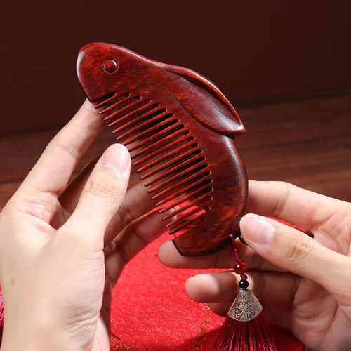Small Leaf Sandalwood Bunny Comb with Gift Box Small Leaf Sandalwood Bunny Comb with Gift Box