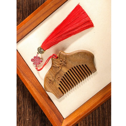 Green Sandalwood Flower Engraved Soothing Comb Green Sandalwood Flower Engraved Soothing Comb