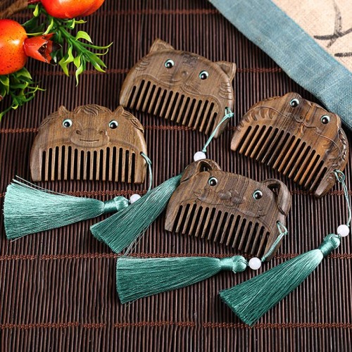 Chinese Zodiac Green Sandalwood Peace Mini Comb Chinese Zodiac Green Sandalwood Peace Mini Comb