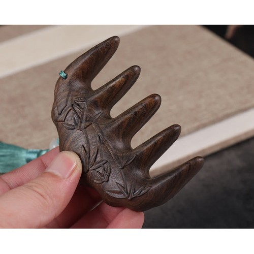 Green Sandalwood Plum Blossom Koi Fish Engraved Comb Green Sandalwood Plum Blossom Koi Fish Engraved Comb