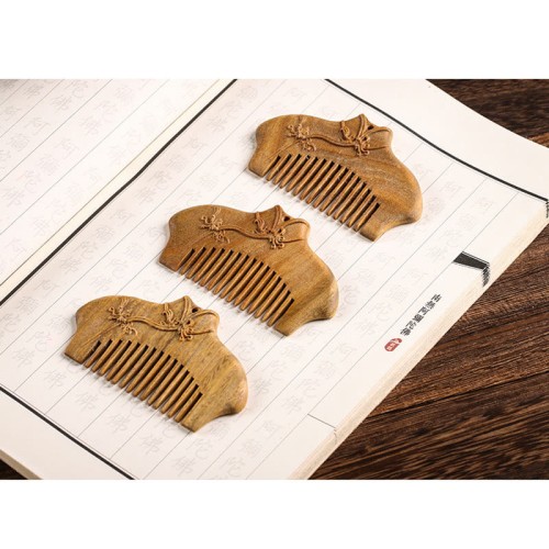 Green Sandalwood Flower Engraved Soothing Comb Green Sandalwood Flower Engraved Soothing Comb