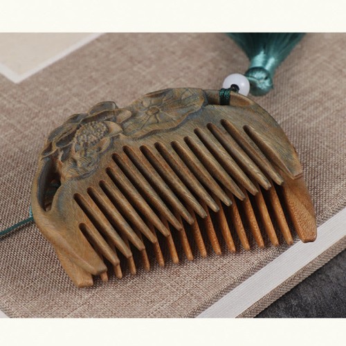 Green Sandalwood Fox Peony Lotus Engraved Comb
