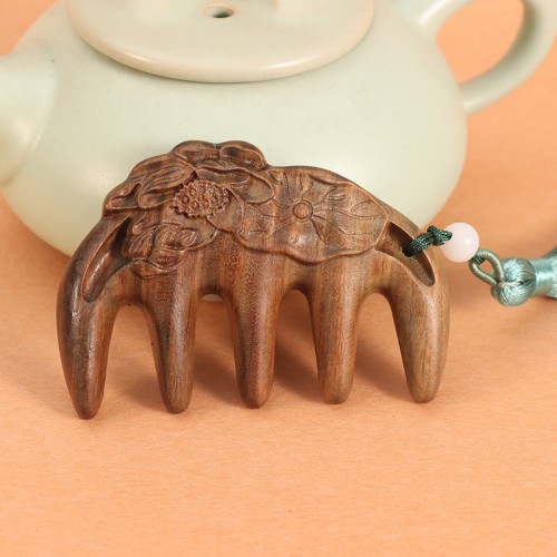 Green Sandalwood Plum Blossom Koi Fish Engraved Comb Green Sandalwood Plum Blossom Koi Fish Engraved Comb