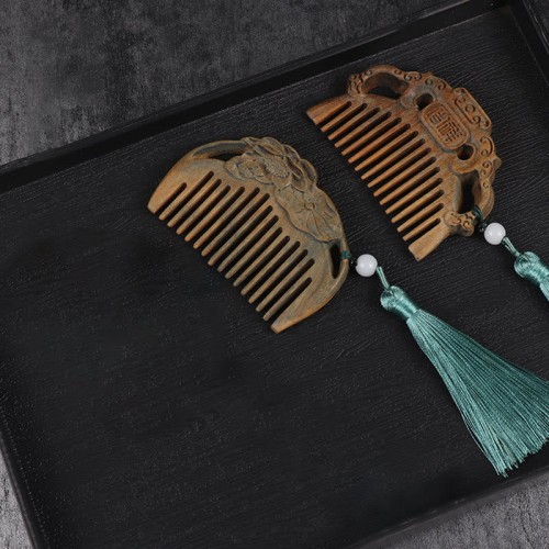 Green Sandalwood Fox Peony Lotus Engraved Comb