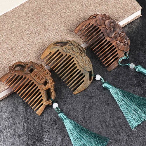 Green Sandalwood Fox Peony Lotus Engraved Comb