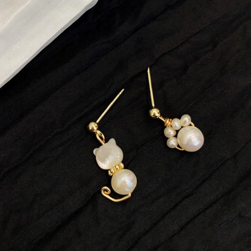 Cat Paw Pearl Wisdom Stud Earrings Cat Paw Pearl Wisdom Stud Earrings