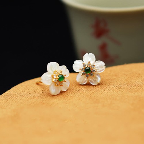 925 Sterling Silver Tridacna Stone Jade Flower Earrings 925 Sterling Silver Tridacna Stone Jade Flower Earrings