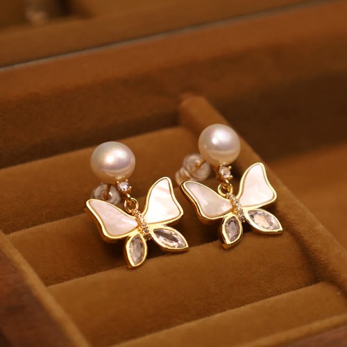 18K Gold-Plated Copper Shell Pearl Butterfly Stud Earrings 18K Gold-Plated Copper Shell Pearl Butterfly Stud Earrings