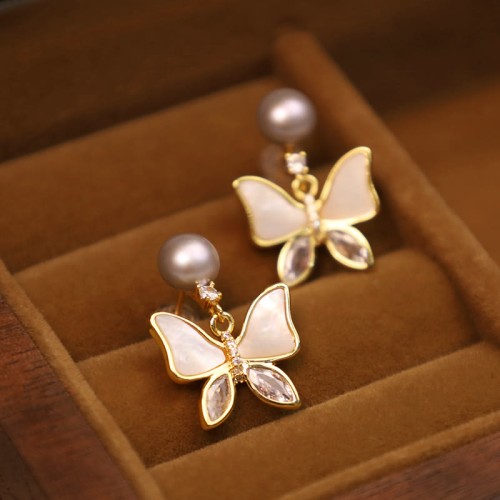 18K Gold-Plated Copper Shell Pearl Butterfly Stud Earrings 18K Gold-Plated Copper Shell Pearl Butterfly Stud Earrings