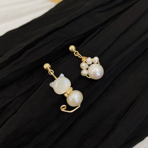 Cat Paw Pearl Wisdom Stud Earrings Cat Paw Pearl Wisdom Stud Earrings