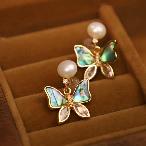 18K Gold-Plated Copper Shell Pearl Butterfly Stud Earrings 18K Gold-Plated Copper Shell Pearl Butterfly Stud Earrings