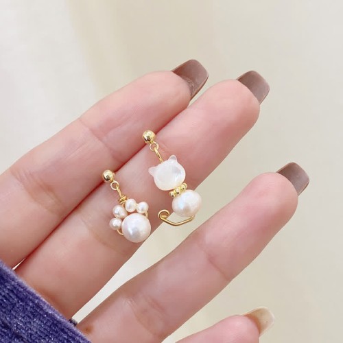 Cat Paw Pearl Wisdom Stud Earrings Cat Paw Pearl Wisdom Stud Earrings