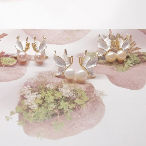 925 Sterling Silver Gold-Plated Natural Pearl Butterfly Wisdom Stud Earrings 925 Sterling Silver Gold-Plated Natural Pearl Butterfly Wisdom Stud Earrings