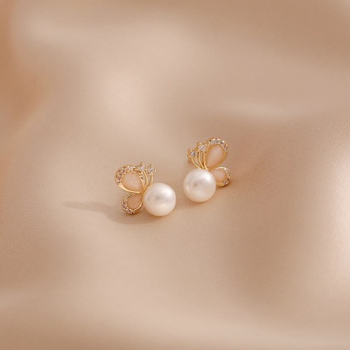 18K Gold Pearl Butterfly Love Stud Earrings 18K Gold Pearl Butterfly Love Stud Earrings