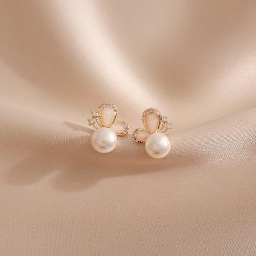 18K Gold Pearl Butterfly Love Stud Earrings 18K Gold Pearl Butterfly Love Stud Earrings