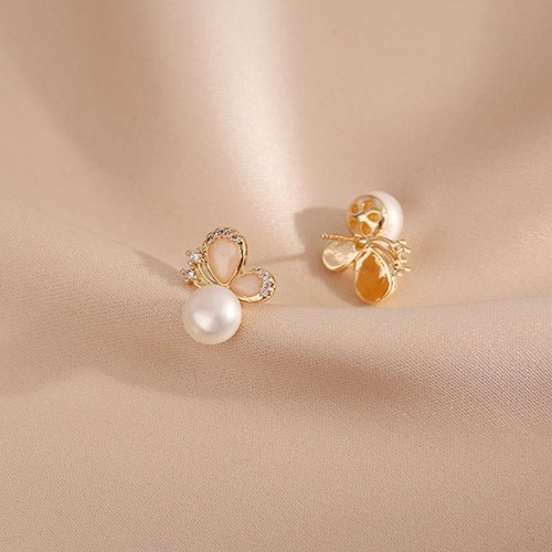 18K Gold Pearl Butterfly Love Stud Earrings 18K Gold Pearl Butterfly Love Stud Earrings