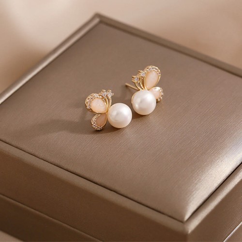 18K Gold Pearl Butterfly Love Stud Earrings 18K Gold Pearl Butterfly Love Stud Earrings