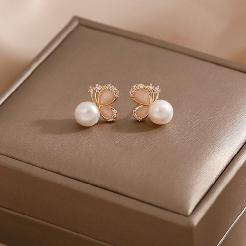 18K Gold Pearl Butterfly Love Stud Earrings 18K Gold Pearl Butterfly Love Stud Earrings
