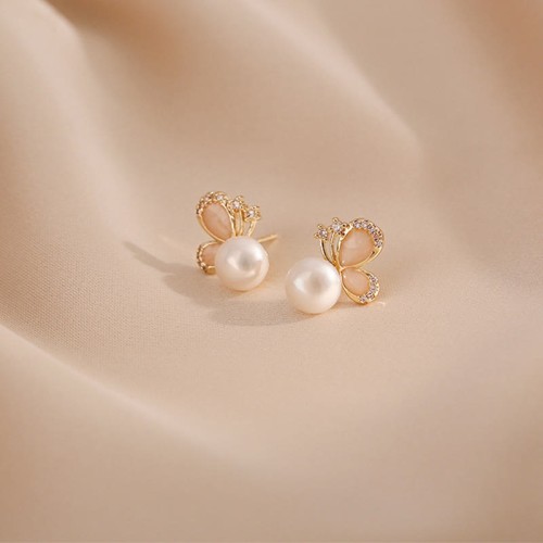 18K Gold Pearl Butterfly Love Stud Earrings 18K Gold Pearl Butterfly Love Stud Earrings