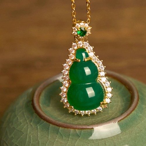 Green Chalcedony Gourd Pendant Necklace Green Chalcedony Gourd Pendant Necklace