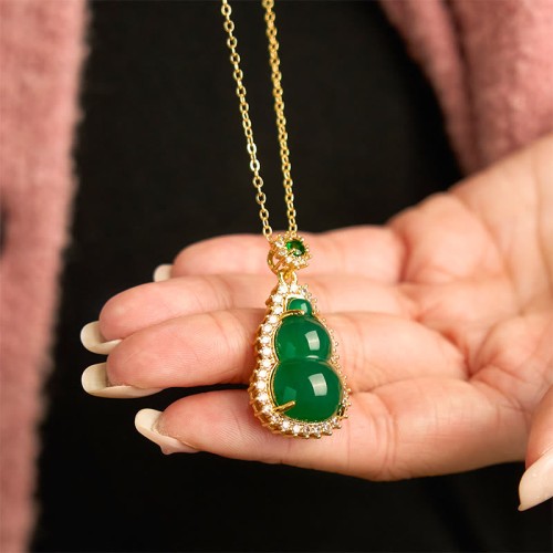 Green Chalcedony Gourd Pendant Necklace Green Chalcedony Gourd Pendant Necklace