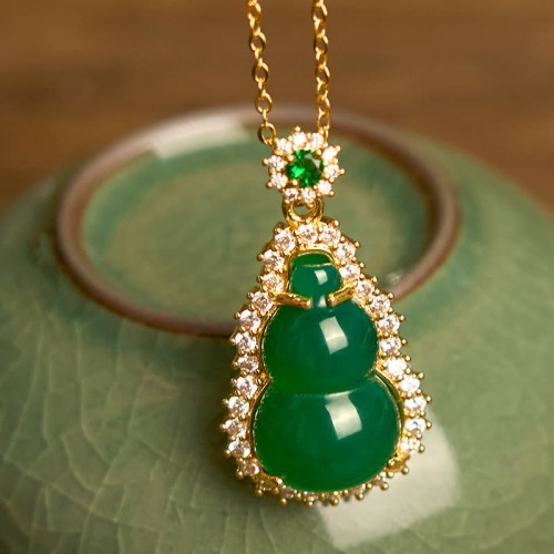 Green Chalcedony Gourd Pendant Necklace Green Chalcedony Gourd Pendant Necklace