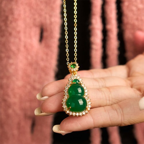 Green Chalcedony Gourd Pendant Necklace Green Chalcedony Gourd Pendant Necklace