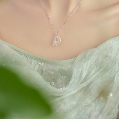 Chalcedony Peace Buckle 999 Silver Lotus Necklace