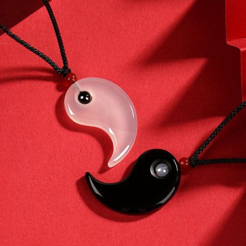 Onyx Agate Yin Yang Tai Chi Couple Necklace Onyx Agate Yin Yang Tai Chi Couple Necklace