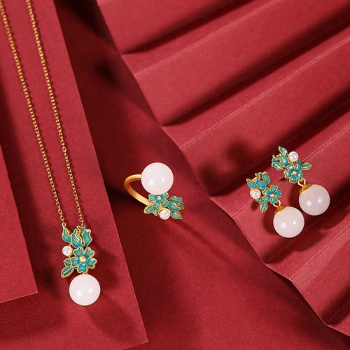 White Jade Pearl Flower Blessing Necklace Set White Jade Pearl Flower Blessing Necklace Set