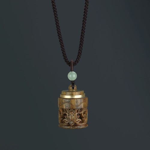 Tibet Green Sandalwood Om Mani Padme Hum Necklace Tibet Green Sandalwood Om Mani Padme Hum Necklace