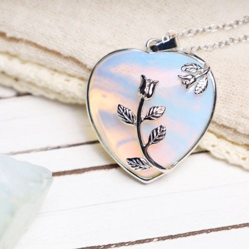 Natural Healing Crystals Heart Pendant Necklace Natural Healing Crystals Heart Pendant Necklace