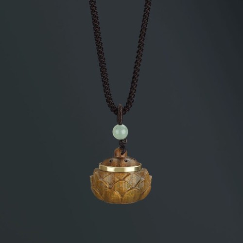 Tibet Green Sandalwood Om Mani Padme Hum Necklace Tibet Green Sandalwood Om Mani Padme Hum Necklace